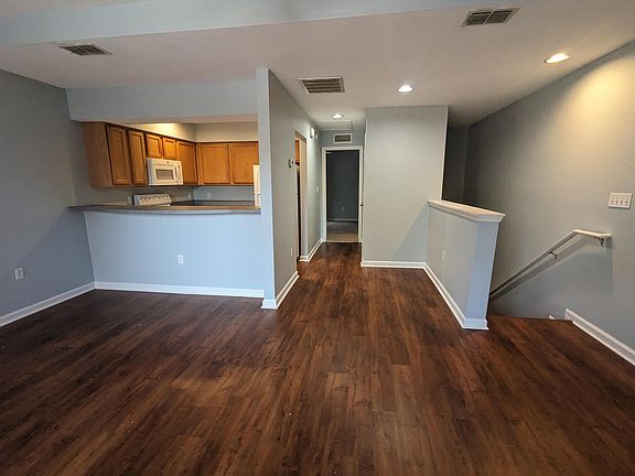 4th image of 2307 Timber Oaks Ln #1