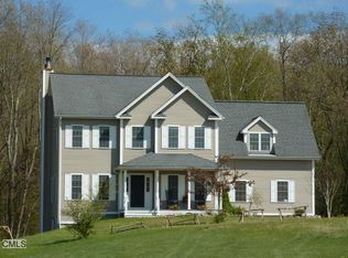 8 Quarry Ridge Rd, Sandy Hook, CT 06482