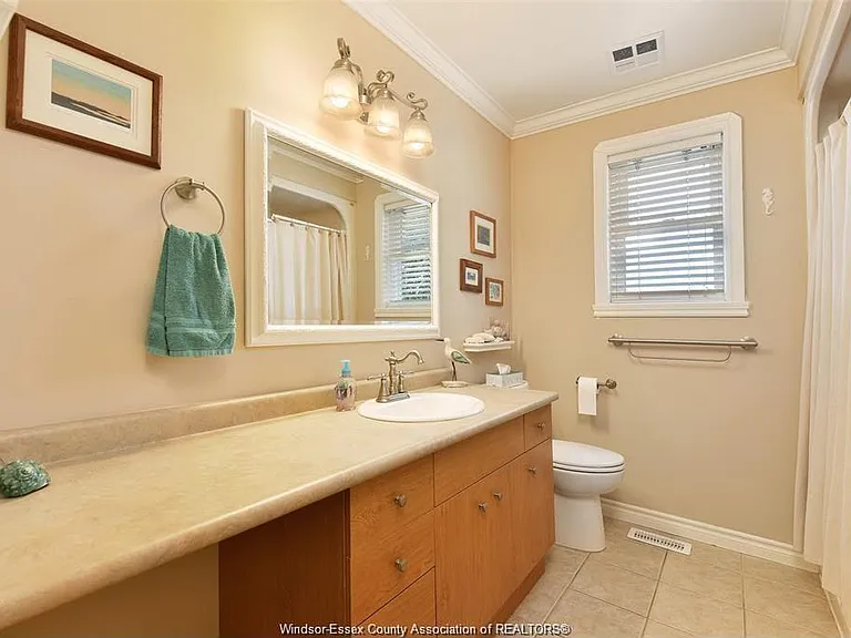 2327 Norcrest Ave — Photo 7