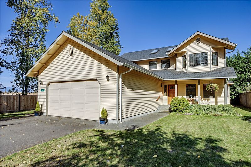 3rd image of 1919 NE Ridgewood Court