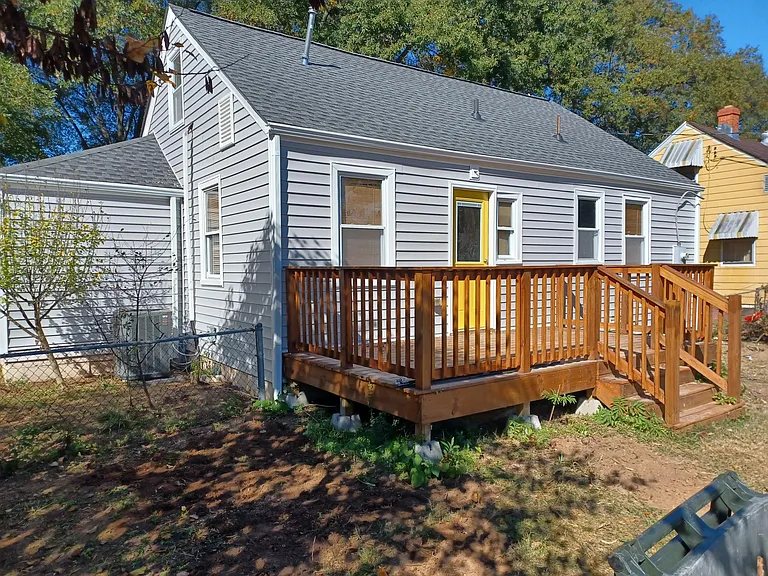 1407 Carter St — Photo 3