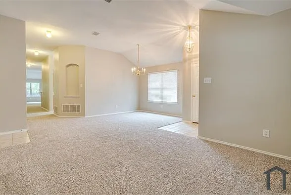 4 bed, 2104 sqft, $3,300 — Photo 4
