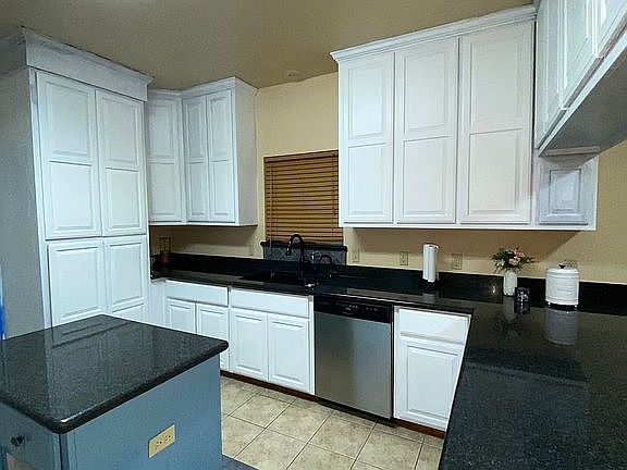 4th image of 165 Saint James Dr