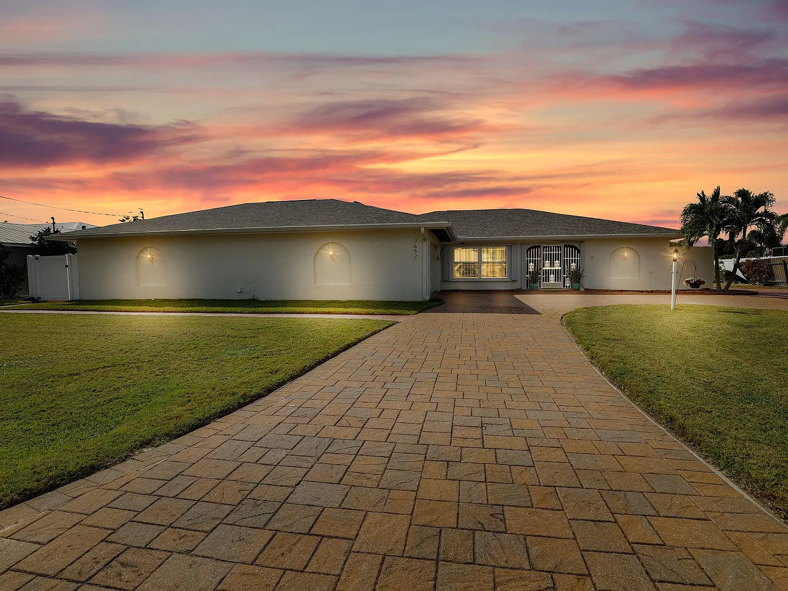 3652 SE 5th Ct — Photo 3