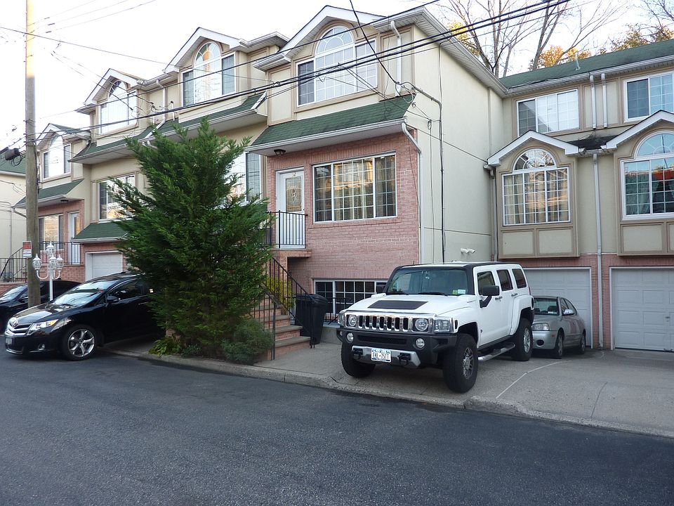 1st image of 32 Cranberry Court