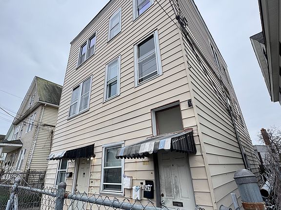 3rd image of 265 6th St #2A
