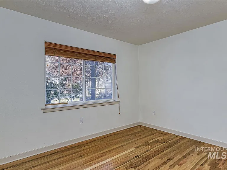 420 W Village Ln — Photo 15