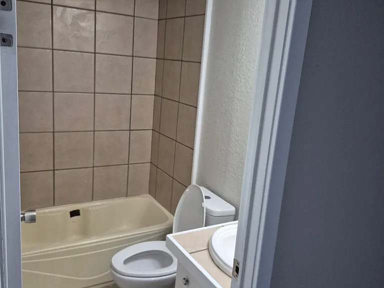 108 Buckingham Ct #44 — Photo 8