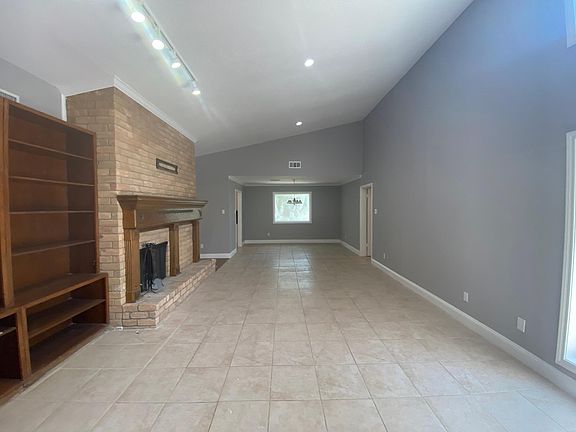 4th image of 1008 Madera Cir
