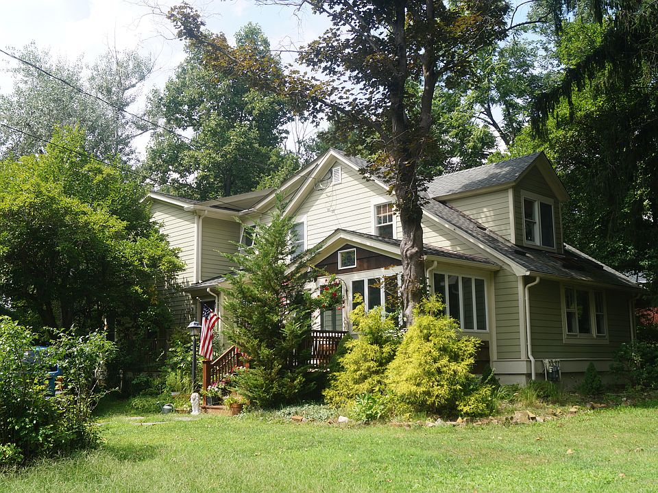 From Street facing NW