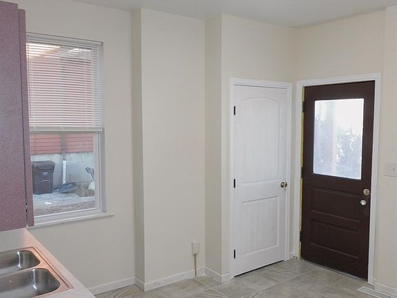 4th image of 1040 Beech Ave