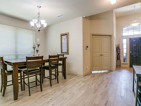 5th image of 1232 Woodbine Cliff Dr