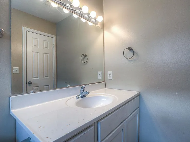 10610 Pine Landing Dr #B — Photo 17