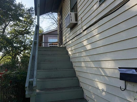 3rd image of 825 1/2 S College Ave