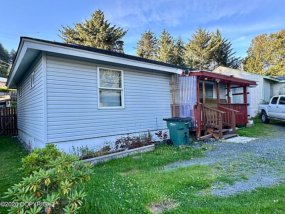 2nd image of 819 Hemlock St