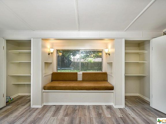 5th image of 706 Brookhollow Dr
