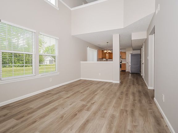 5th image of 1040 Halifax Ln