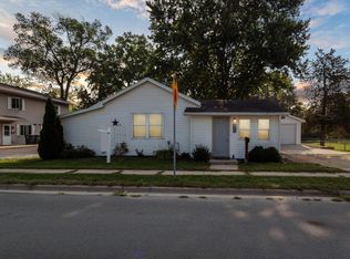 214 N Madison St, Evansville, WI 53536