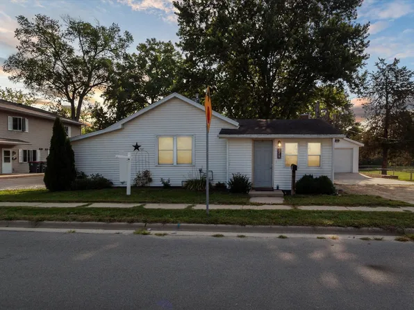 214 N Madison St, Evansville, WI 53536