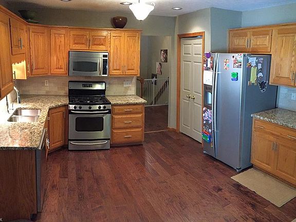 3rd image of 3823 Todd Ln