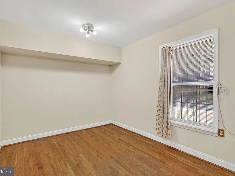 1820 Swann St NW #4 — Photo 6