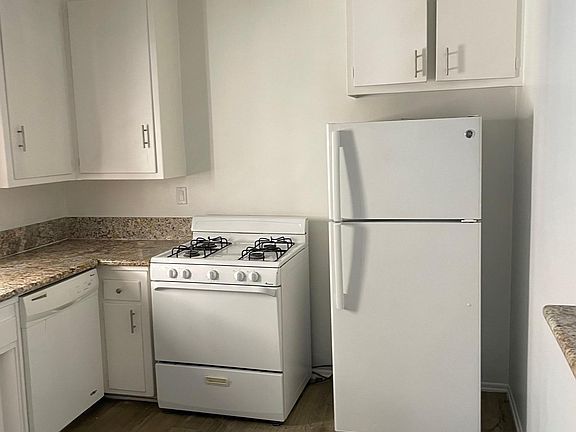 5th image of 17620 Burbank Blvd APT 7