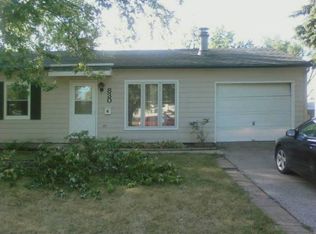 830 Post Ln, Streamwood, IL 60107