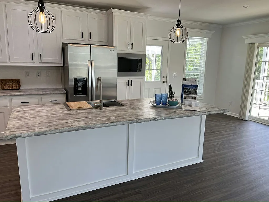 2 bed, 2.0 bath, 1669 sqft, $1,895 — Photo 3