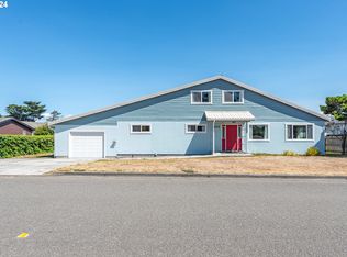 975 Jackson Ave SW, Bandon, OR 97411