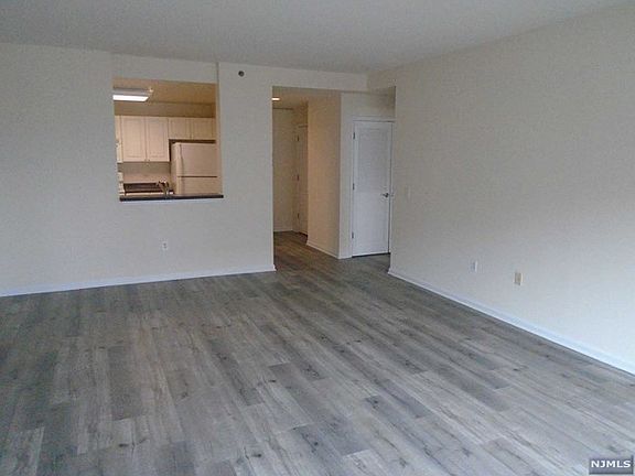 3rd image of 3307 City Pl #3307