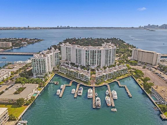 4th image of 7910 Harbor Island Dr APT 910