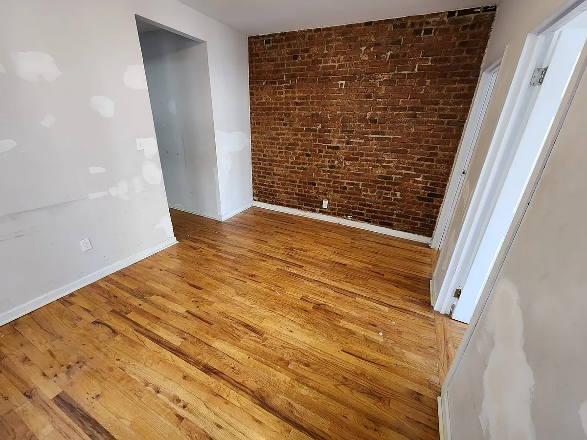 Building Photo - 580 W 176th St #43