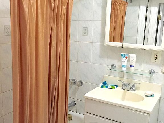 3rd image of 2326 28th St APT 1B