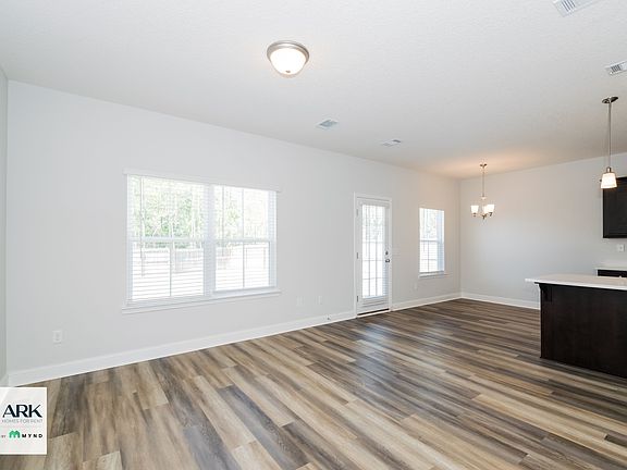5th image of 126 Chaffseed Cir