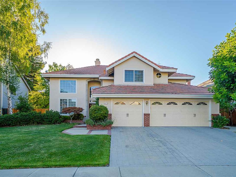 2nd image of 44177 Bowers Ct