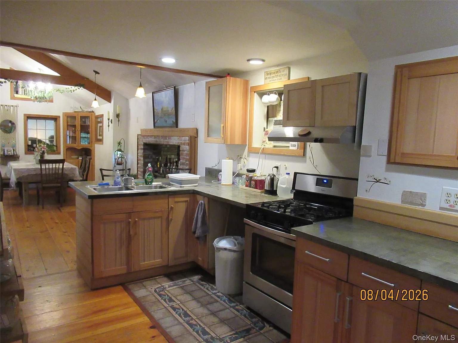 2 bed, 1.0 bath, 1091 sqft, $2,400 — Photo 3