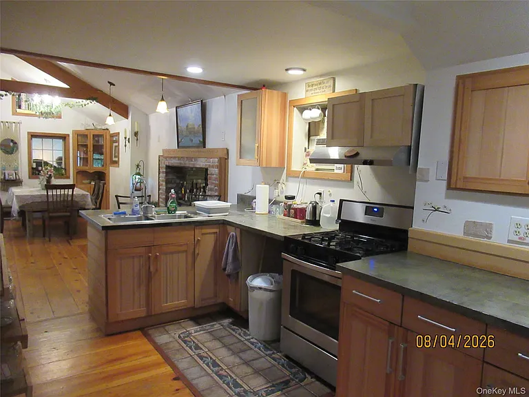 463 Mountain Rd — Photo 3