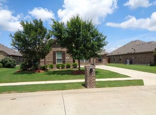 210 Newcastle St, Waxahachie, TX 75165