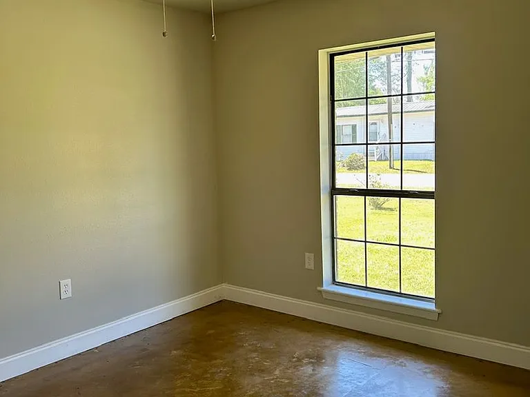 1305 Natchez St — Photo 6