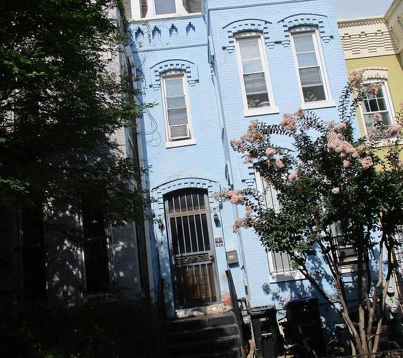 1st image of 826 5th St NE