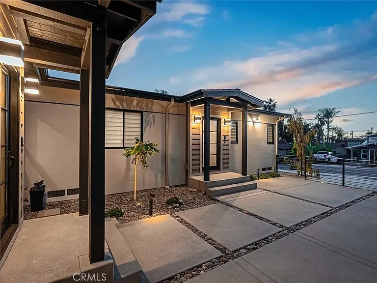 262 Barbara Ave — Photo 18