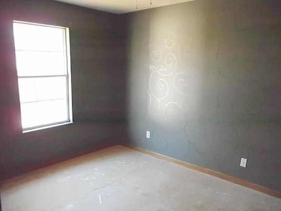 4th image of 1005 S 49th Dr
