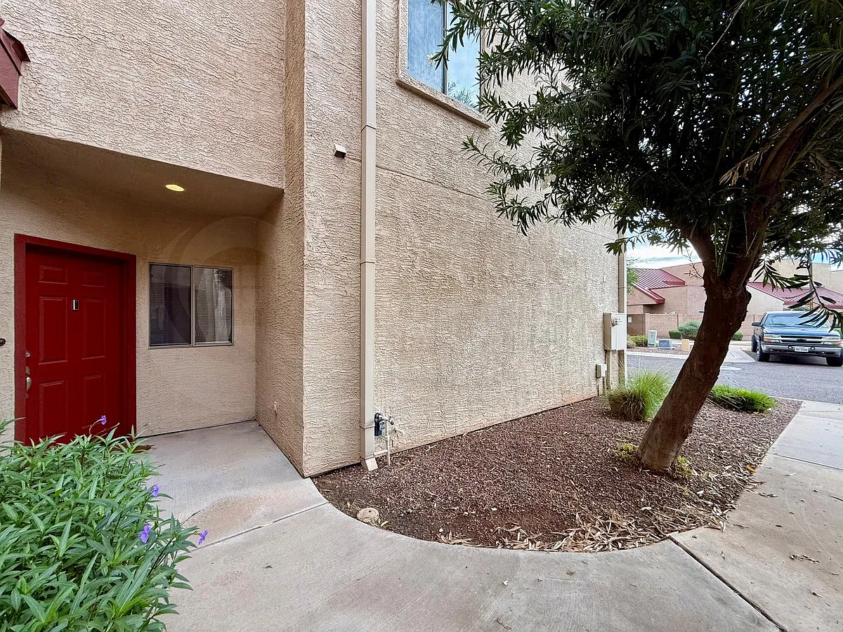 2 bed, 2.5 bath, 1245 sqft, $1,800 — Photo 2