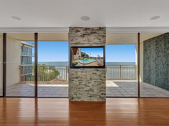 2nd image of 1632 S Bayshore Ct APT 501