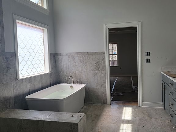 5th image of 321 Kendallwood Dr