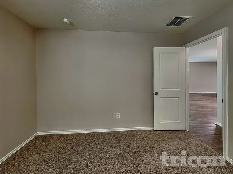 5118 Everett Loop — Photo 5