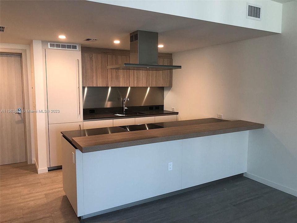 1st image of 1000 Brickell Plz #2810