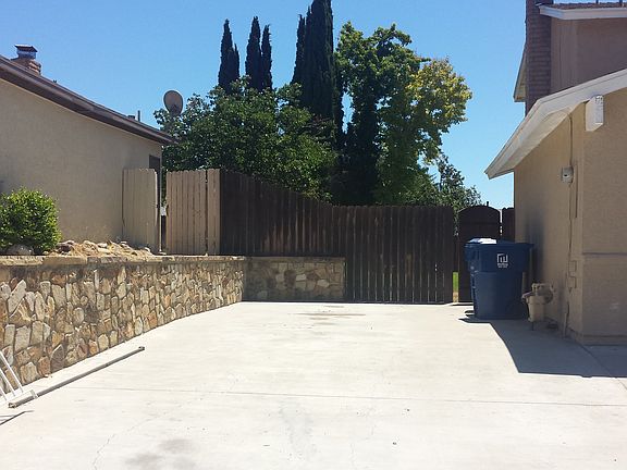 3rd image of 560 Irelan Dr