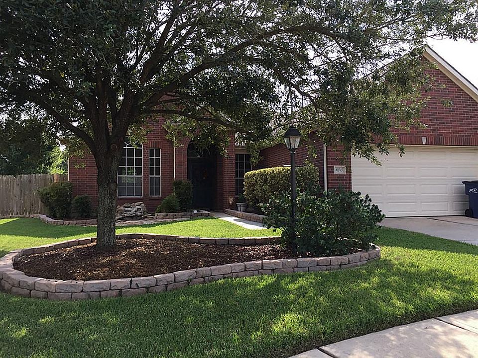 1st image of 19727 Fernhaven Dr