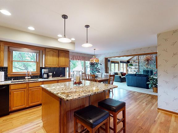 3rd image of 7241 Willowood Ct